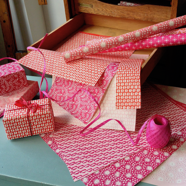 pink wrapping lores