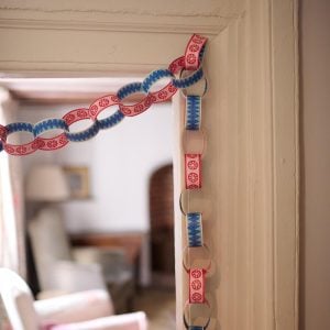 Cambridge Imprint Patterned Paper Chain
