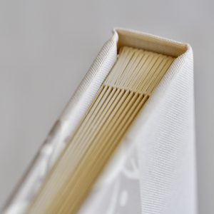 Cambridge Imprint Photograph Album in Wave Pearl Grey - detail