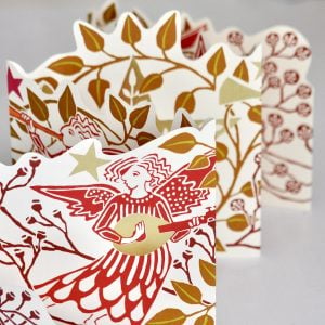 Splendid Shelf Decoration Leaves And Berries